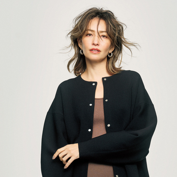 【50代のおしゃれ基本ルール】丸みカーディガンとIラインスカートで旬の洒落感をゲット