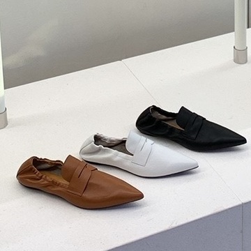 一年中スニーカーのずぼらファッション編集者が出会った、ありがたすぎるローファーって？