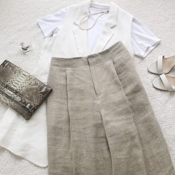 ドライベージュのリネンパンツ