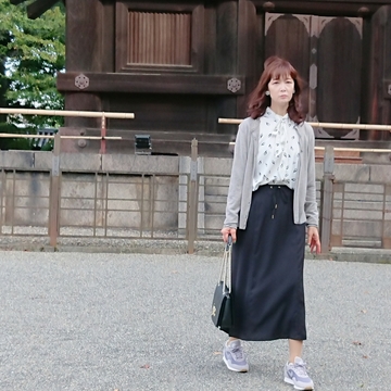 ユニクロの「ライトなグレー」カーディガンで京都の東寺へ