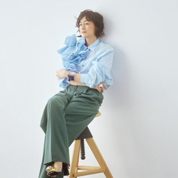 【富岡佳子「おしゃれの冒険の旅」vol.12】端正な甘さ、無国籍な華やかさ。ドリス ヴァン ノッテンのシャツ