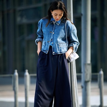 デニムジャケットと好相性！優美さとアクティブさを兼ね備えたラップスカート風パンツ