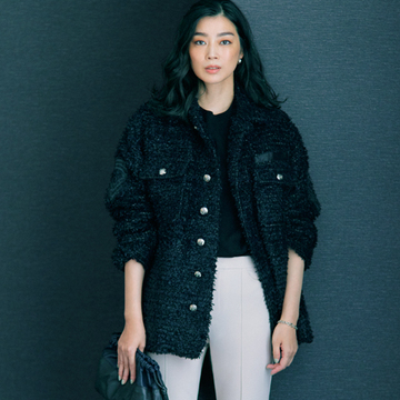 【きれいめテーパードパンツコーデ】ジャケットは「ラメ入りツイード」でエレガントに