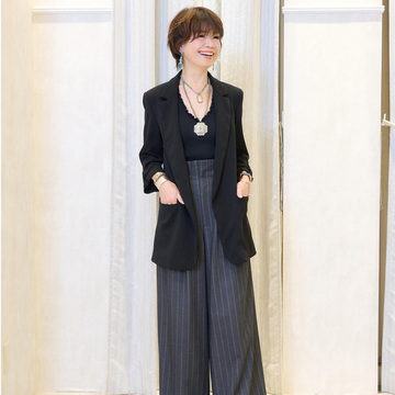 お洒落な50代は、パーティーで何を着る？「モノトーン」が光る、ドレススタイル5選【ソワレ・ドゥ・エクラ　チームJマダムスナップ】