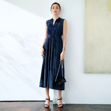 涼しさと華やかさ、開放感に満ちた服さえあれば！ 夏の私が輝く涼感スタイル