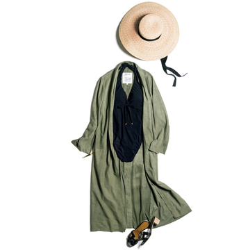 バカンス先で優雅に映える「マディソンブルー」のスイムドレス【今こそ大人の水着、再デビュー】