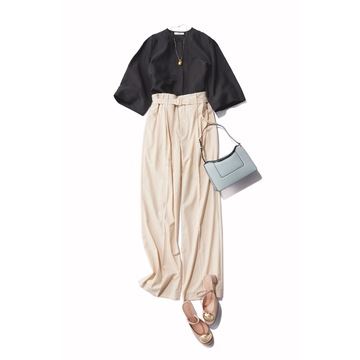 ダークブラウン×イエローベージュの配色で優しげな秋のワンツーコーデが完成。最高気温27℃｜10/2(水)【50代の毎日コーデ】