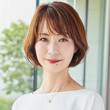 50代らしい華やかさと甘さが欲しいなら、ゆるめパーマで“ベル型”ボブに【50代髪型・ヘアスタイル】