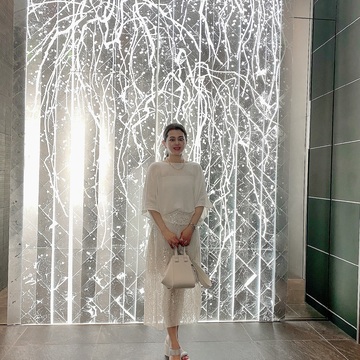 50代の夏ランチ会｜都会に映える大人のオールホワイトコーデ【THE GATE HOTEL 東京 by HULIC】