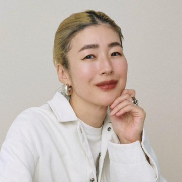 「眉じりのない短め眉」はリキッドでうぶ毛まで演出して顔なじみアップ【大人のリアルな正解眉】