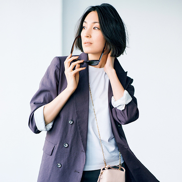 【大人の着やせルール】ミニバッグを斜めがけしてアクセサリー代わりに！