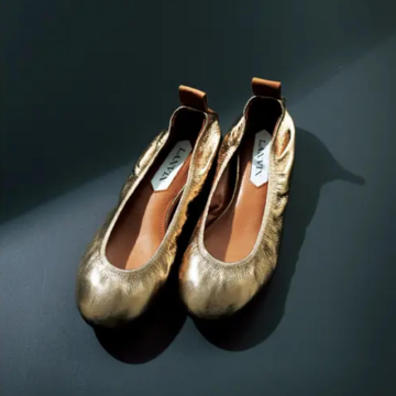 エクラ世代の編集部おすすめ！ ボスのピンタックドレス＆ランバンのバレリーナシューズ