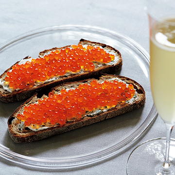 生ぐさみなしでシャンパーニュに合う！ 「イクラのタルティーヌ」【平野由希子・年末の華やぐフレンチレシピ】