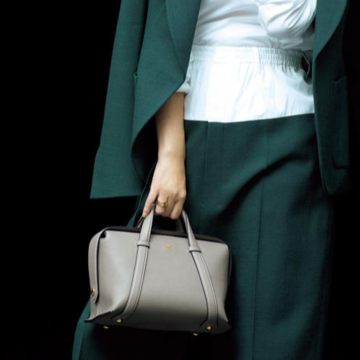 【富岡佳子さん　リュクスなバッグ】フェンディの新作ボストンバッグできわだつ極上のエレガンス