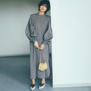 ボッテガ・ヴェネタのミニバッグ×モードな靴が今の気分【富岡佳子流・靴&バッグの最旬セット】