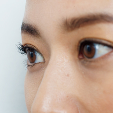 「黄みブラウン」アイメイクが引き立つ！おすすめマスカラ&アイライナー