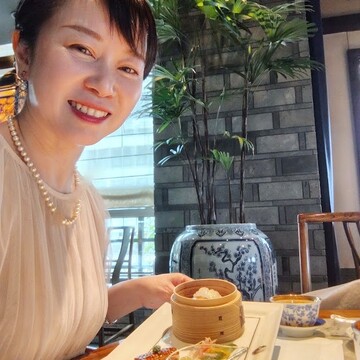 モノトーンスタイルでペニンシュラ東京ランチ