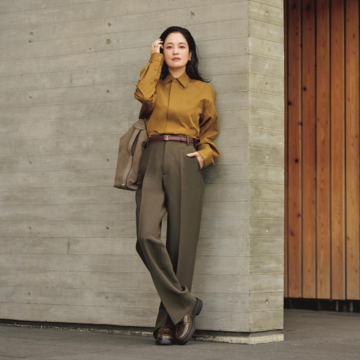 ブラウンやキャメルのコクのある色を重ねた装いで深まる秋を感じさせて。気温22℃｜11/1(土)【50代の毎日コーデ】