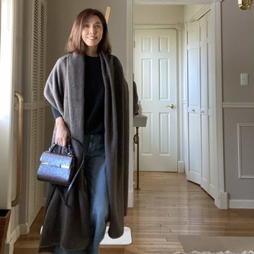 冬はストールで暖かく過ごす