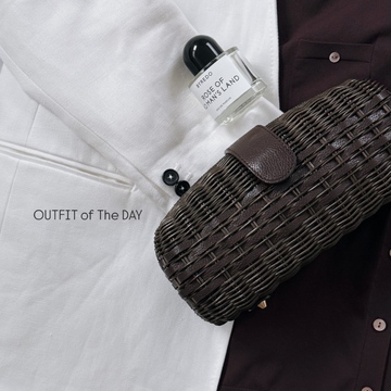 差しブラウンで優しい印象に、白のジャケットパンツスタイル！