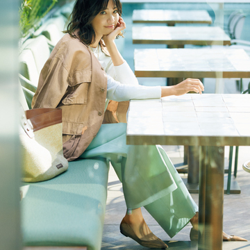 「辛口ジャケット」を着回し！冬→春スイッチングコーデ【徳原文子に学ぶ“オールシーズン服”の活用術】