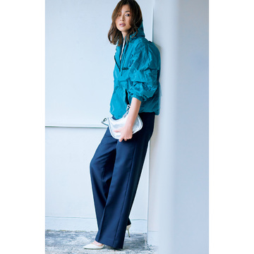 スポーティーブルゾンとネイビーパンツで品よく新鮮なカジュアルコーデに！気温16℃｜4/8(土)【50代の毎日コーデ】