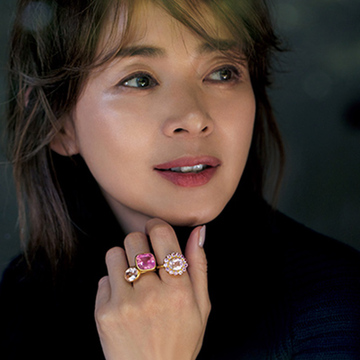 アラフィーだからこそ身につけたい！幸福感宿る「黒タートル×ピンクのカラーストーン」