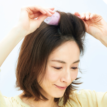 【50代、朝のながらヘアスタイリング術】カーラーを使ってふんわりと効率よくボリューム出しを