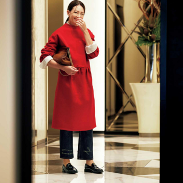 「プラダ」の王道ローファーで秋のおしゃれに磨きをかけて