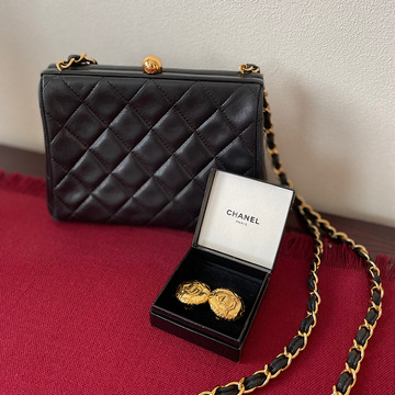 カジュアルスタイルに映えるミニバック