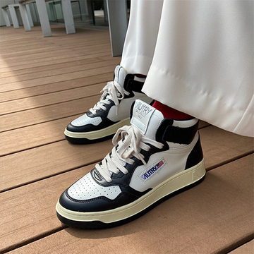 【エクラ編集部スタッフの愛用スニーカー】効かせる？なじませる？ヘビロテ中のお気に入りスニーカーをスナップ！