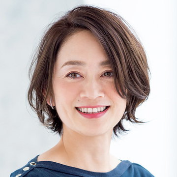 ヘルシーなのに華やぎ感も！ 女らしさあふれるショートボブ【50代髪型・ヘアスタイル】