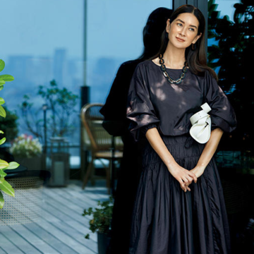 夏の日射しを味方に！「ジル サンダー」ビターブラウンドレス【8月のドレススタイル】