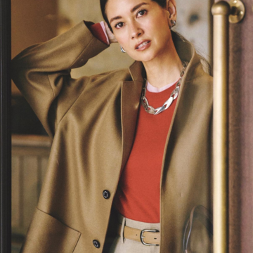 ハンサムなジャケットコートは、プレイフルなカラーニットで着こなしを一新！最低気温2℃｜1/9(金)【50代の毎日コーデ】