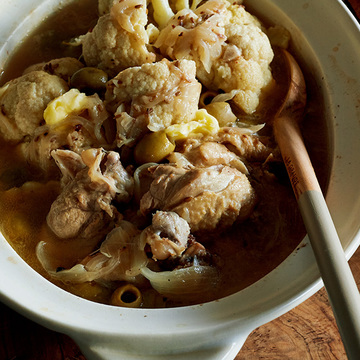 相性抜群！「カリフラワーと鶏肉のバター塩煮込み」レシピ【ワタナベマキさんの変わり煮込み鍋】