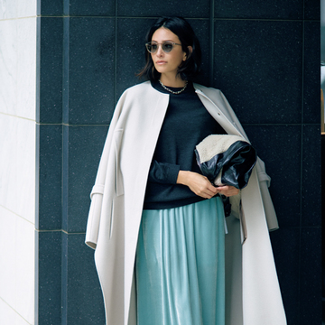 ベルベット素材のスカートは冬に映えるきれい色をチョイス！【冬こそロングスカートの出番です】