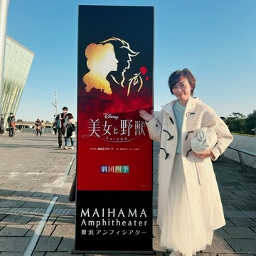 HYKEのダッフルコーデで冬のホワイトコーデ