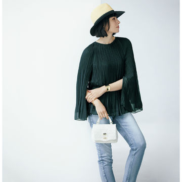 大人の肌見せは品よく、美しく「Col Pierrot×éclat」涼感プリーツブラウス