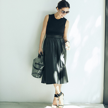 Q.「黒」が好きだけど、夏は着こなしが変わり映えしない……。【大草直子の夏のファッション相談室】