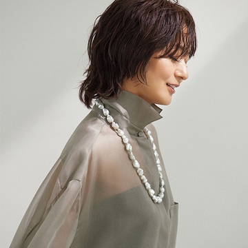 富岡佳子、50歳の節目に。さらなる美しさと輝きを宿す、大人の品格ジュエリー