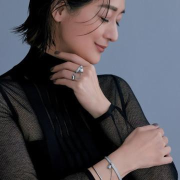 【富岡佳子がまとうエルメスの「ケリーモルフォーズ」】年齢を重ねた今こそ身につけたいリュクスなジュエリー