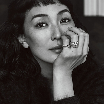 エッジの効いたデザインが大人向きな「レポシ」のダイヤモンドリング