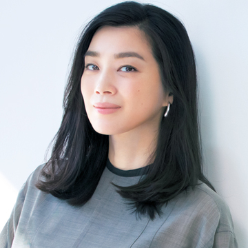 【ゆうきさんの最新ヘア】上質なツヤ＆揺れニュアンスがきわだつ美人ミディアム