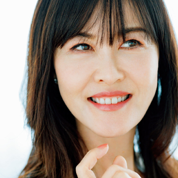 安倍佐和子さんの美を更新するメイク＆スキンケア術【アラフィーの逆転美容術】