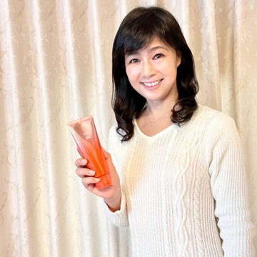 新春初投稿♪ひと塗りで感動！初めてのボディ美容液「エスト」の「インテンシブ　ボディセラム」