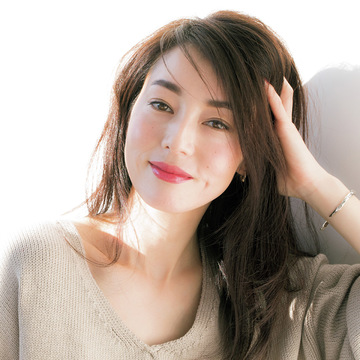 ポンとひと塗りで女らしく。「幸せ感を上げる赤リップ」  五選