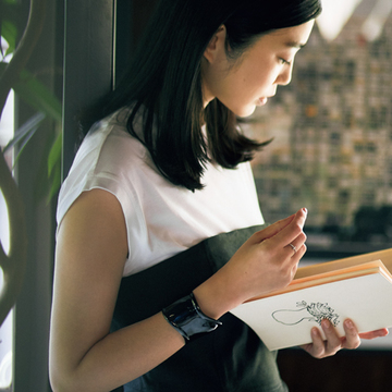 【洗練ブレスレット＆バングル】ティファニーの「エルサ・ペレッティ ボーン カフ」でカジュアルを格上げ