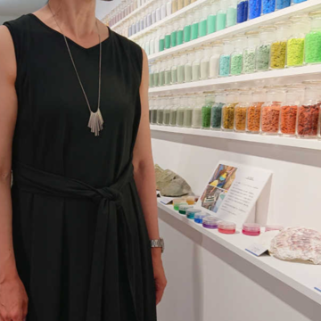 ブラックコーデで色を楽しむお出掛け