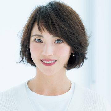 ＜“前髪”で印象チェンジ＞中央の短い“Wバング”で小顔フォルムを形成！