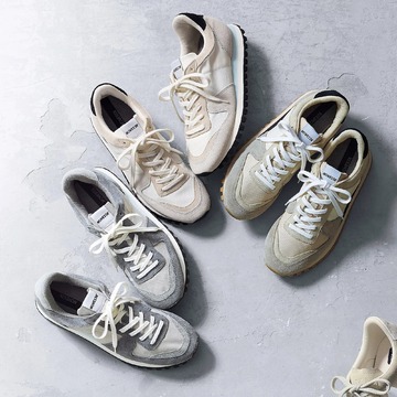 きれいめスタイルにも合う絶妙なカラーリング！ 「NOVESTA」＆「VEJA」のニュアンス色スニーカー